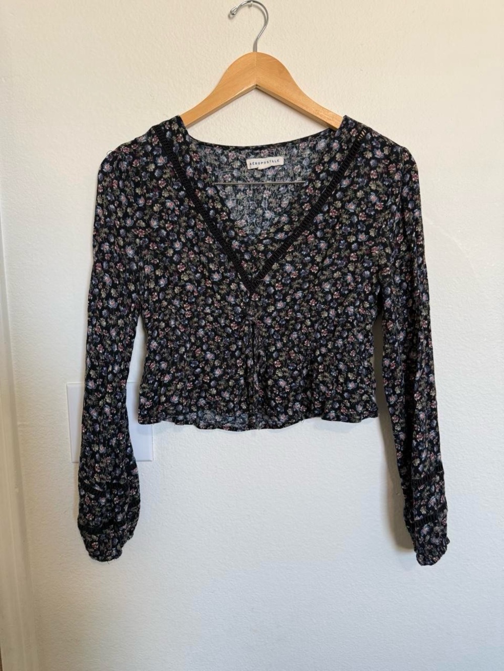 Aeropostale Black Floral V-Neck Long Sleeve Top